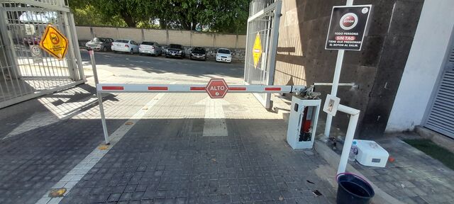 BOTON DE SALIDA DE MOROSOS PARA APERTURA DE BARRERA VEHICULAR