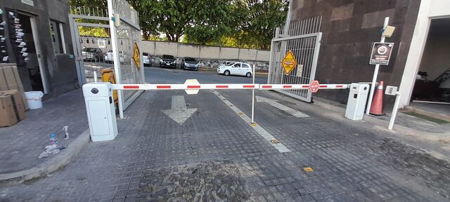 INSTALACION DE CONTROL DE ACCESO CON BARRERAS VEHICULARES CON APERTURA DE TAG