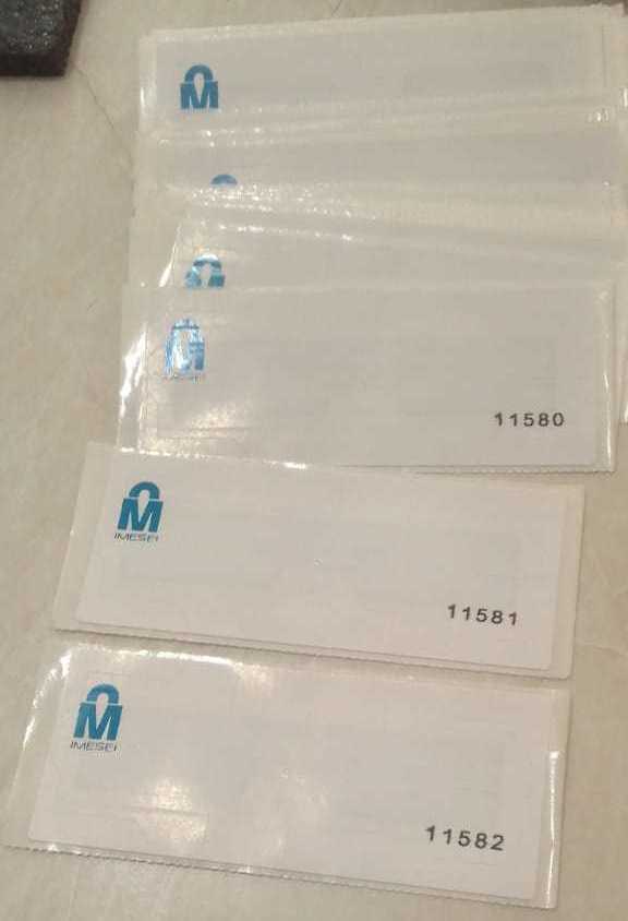 KIT 100 UHF TAG Adherible Tipo Etiqueta / EPC GEN 2 / Se Adhiere al Cristal del Vehículo / Compatible con Lectoras de Largo Alcance<br>